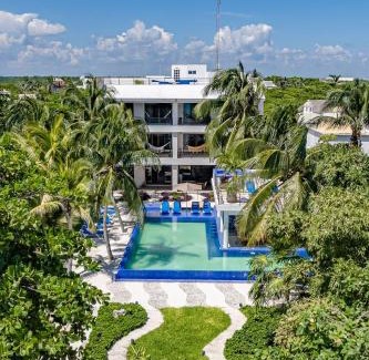 Akumal Resort | 13BDR Villa Bellamar Akumal - Private Chef - Beachfront - Weddings-Business Retreats-GOLF-Family