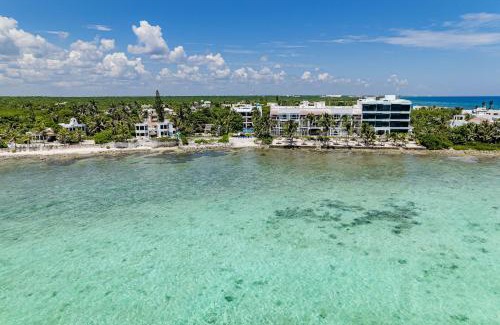 Akumal Resort | 13BDR Villa Bellamar Akumal - Private Chef - Beachfront - Weddings-Business Retreats-GOLF-Family