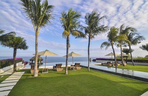 Ungasan Villa | 13BR Villa With An Ocean View Uluwatu - 6Min Walk To Melasti Beach! W/Pool!
