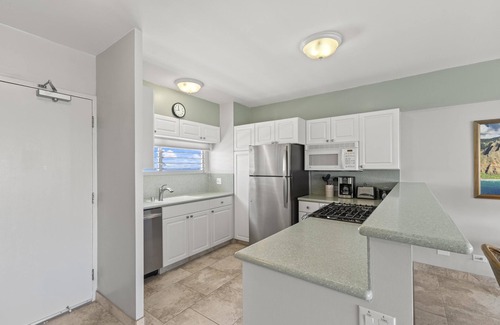 Honolulu Condo | 13th Fl Waikiki Shore Condo | king Bed | Balcony | Ocean View