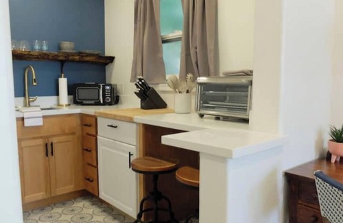 Mariposa Apartment | #14 Darling Vintage Apt - Historic Downtown Stripnn