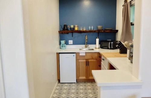 Mariposa Apartment | #14 Darling Vintage Apt - Historic Downtown Stripnn
