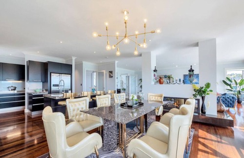 Orakei House | 14 Karori Crescent, Orakei