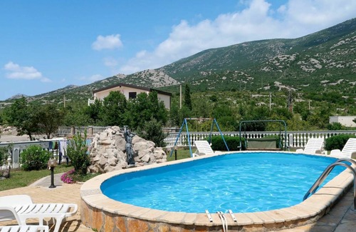 Cesarica Other | 140 m² Accommodation ∙ 6 bedrooms ∙ 12 guests