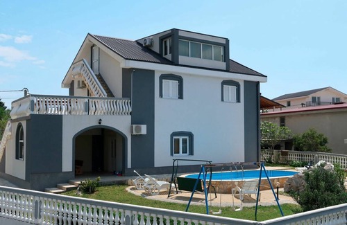 Cesarica Other | 140 m² Accommodation ∙ 6 bedrooms ∙ 12 guests