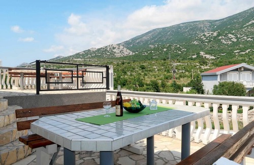 Cesarica Other | 140 m² Accommodation ∙ 6 bedrooms ∙ 12 guests