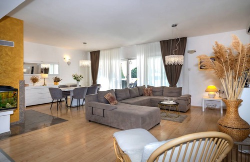 Lozovac House | 140 m² House ∙ 4 bedrooms ∙ 8 guests