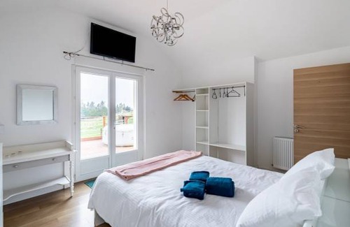 Parthenay House | 140 m² House ∙ 5 bedrooms ∙ 9 guests