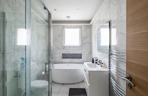 Parthenay House | 140 m² House ∙ 5 bedrooms ∙ 9 guests