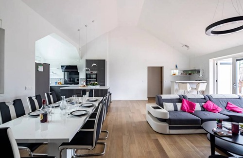 Parthenay House | 140 m² House ∙ 5 bedrooms ∙ 10 guests