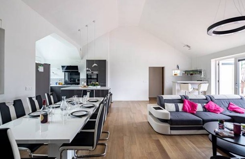 Parthenay House | 140 m² House ∙ 5 bedrooms ∙ 7 guests