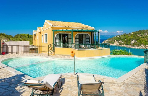 Lakka Villa | 140 m² Villa ∙ 1 bedroom ∙ 4 guests