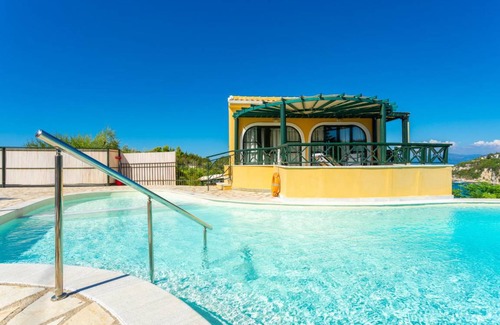 Lakka Villa | 140 m² Villa ∙ 1 bedroom ∙ 4 guests