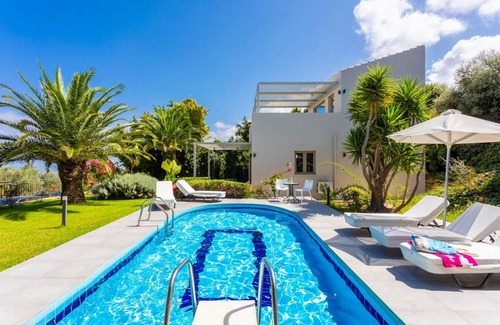 Maroulas Villa | 140 m² Villa ∙ 2 bedrooms ∙ 6 guests