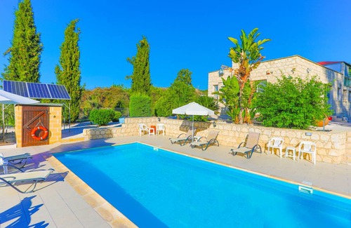 Goudi Villa | 140 m² Villa ∙ 5 bedrooms ∙ 10 guests
