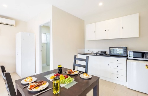 Nelson Bay Apartment | 14A Grafton St - Pet friendly studio with air con and wi-fi