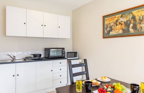 Nelson Bay Apartment | 14A Grafton St - Pet friendly studio with air con and wi-fi