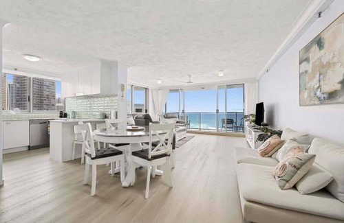 Surfers Paradise Apartment | 14C Peninsula Summary