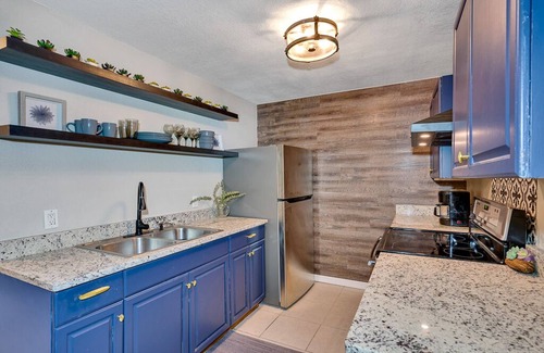 Tampa House | ⤿15 bdrm Villa Nr. Airport, Riverwalk, Seminole Hardrock & Beaches w/fire pit⤾