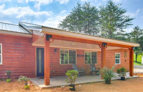 Newport House | 15 Mi to Pigeon River Rafting Newly Built Cabin!