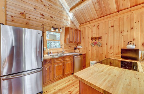 Mustoe Cabin | 15 Mi to Snowshoe Resort: Cabin w/Deck & Fire Pit