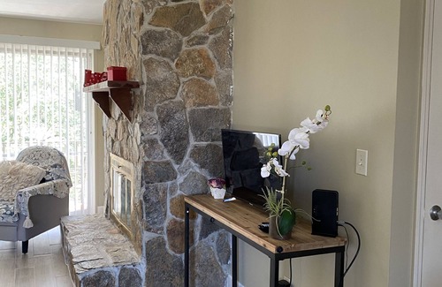 Arlington Apartment | 15 min from the beach , 7 min from town center gated comunity pool s and river