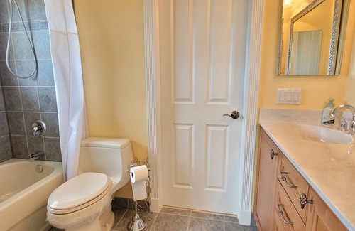 Vero Beach House | 15 Minute Drive to Beach! - Lux 4 BR/ 3.5 BA Heated Pool and Hot Tub home -Gated