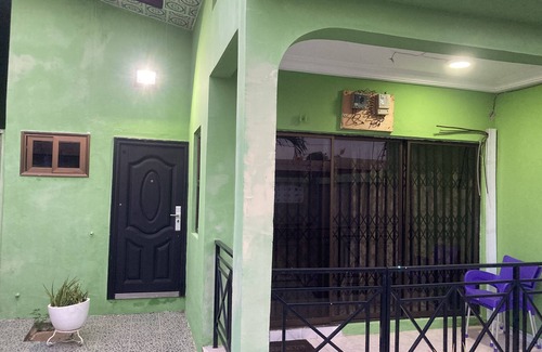 Nungua House | 15 minutes away from airport with free tour guide.