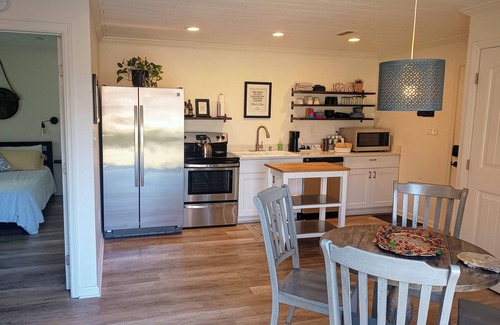 McMurray Cottage | 15 minutes from the Nashville scene; enjoy our quiet suite for 2 or group of 4!