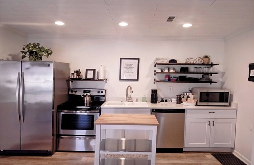 McMurray Cottage | 15 minutes from the Nashville scene; enjoy our quiet suite for 2 or group of 4!