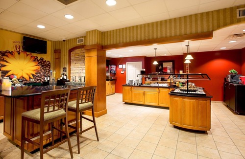 Shearer Hills - Ridgeview Condo | 15 Minutes from the Riverwalk! | Free Breakfast + Outdoor Pool and Hot Tub