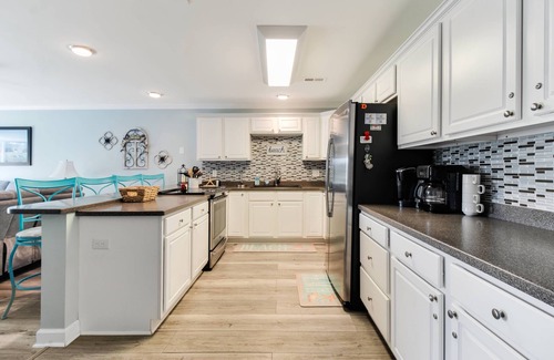 Long Beach Condo | 15% Off Stays 8/2 - 11/2 - Gorgeous 2 BR Condo in Ocean Walk, Dogs Welcome, Near Ocean, Large Pool