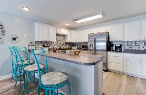 Long Beach Condo | 15% Off Stays 8/2 - 11/2 - Gorgeous 2 BR Condo in Ocean Walk, Dogs Welcome, Near Ocean, Large Pool