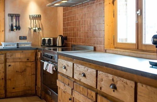 Saint-Sorlin-d'Arves Ski Chalet | 15 person mountain chalet - close to the village centre