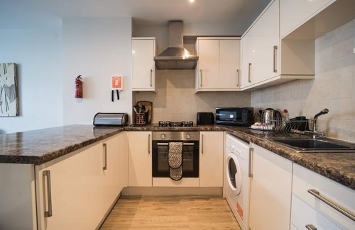 Torquay City Centre Cottage | 15 Trinity Mews - coaching mews just a few steps from harbour and town centre in quiet cul de sac -