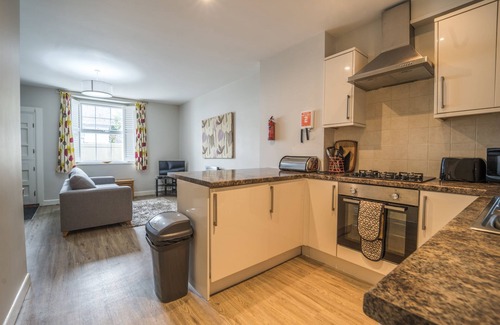 Torquay City Centre Cottage | 15 Trinity Mews - coaching mews just a few steps from harbour and town centre in quiet cul de sac -
