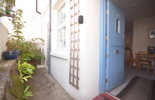 Torquay City Centre Cottage | 15 Trinity Mews - coaching mews just a few steps from harbour and town centre in quiet cul de sac -