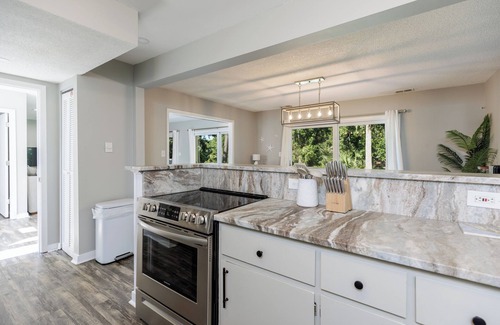 Heritage Woods House | 15 Wagon Road: Walk to the beach! Private Pool with Lagoon View!