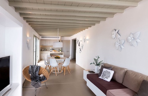 Plintri Villa | 150 sqm with private pool built-in BBQ & amazing sunset sea views
