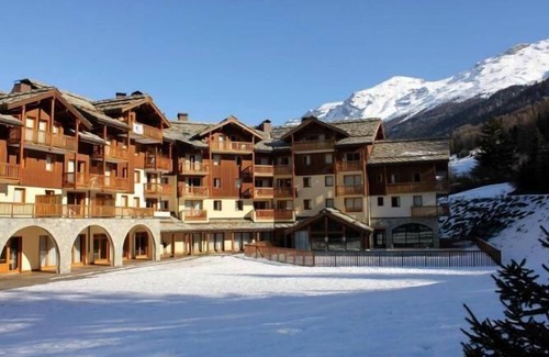Val Cenis Apartment | 150m from ski slopes, 2nd floor, fitness, swimming pool, balcony, tv, ski locker, 40m², Val Cenis