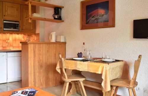 Meribel Centre Apartment | 150m from ski slopes, 3rd floor, balcony, 24m², Méribel