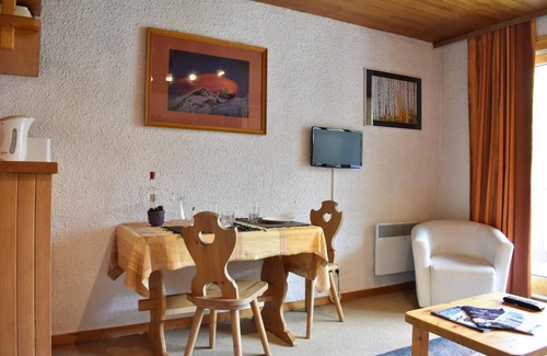 Meribel Centre Apartment | 150m from ski slopes, 3rd floor, balcony, 24m², Méribel
