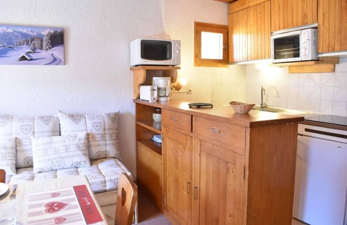 Meribel Apartment | 150m from ski slopes, 2nd floor, view mountain, balcony, ski locker, 45m², Méribel