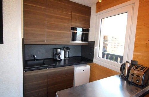 Auris Apartment | 150m from ski lifts, 3rd floor, view mountain, balcony, tv, ski locker, 40m², Auris en Oisans