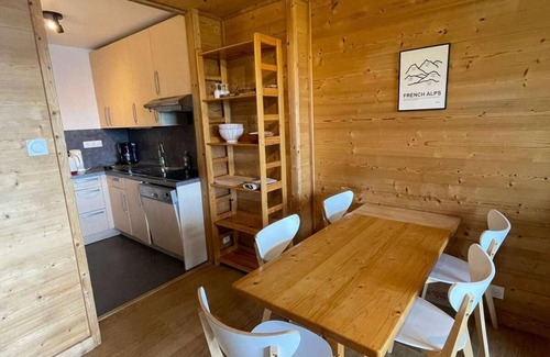 Viel-Alpe Apartment | 150m from ski slopes, 2nd floor, balcony, tv, ski locker, 39m², Alpe d'Huez