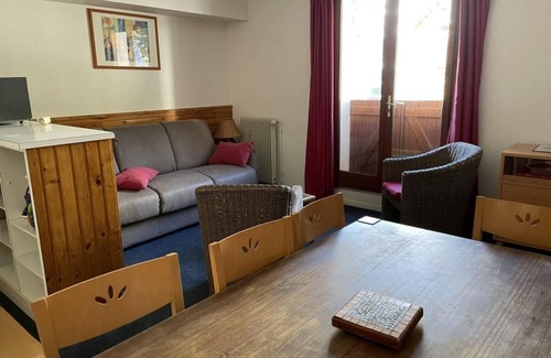 Eaux-Bonnes Apartment | 150m from ski slopes, 1st floor, view resort, fitness, swimming pool, sauna, balcony, tv, ski locker