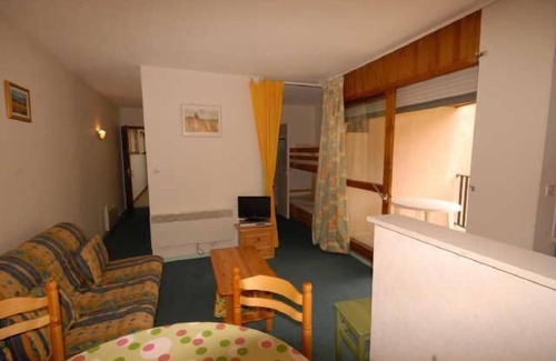Eaux-Bonnes Apartment | 150m from ski slopes, 4th floor, view ski slopes, balcony, tv, 29m², Gourette