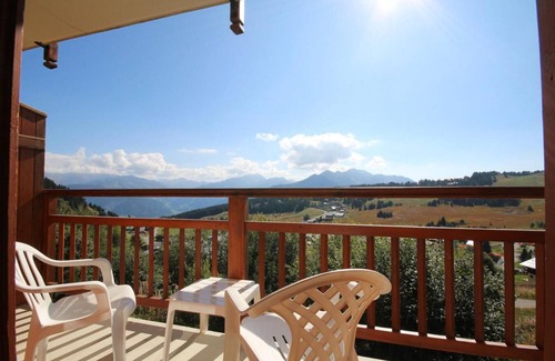 Les Saisies Apartment | 150m from ski slopes, 1st floor, view ski slopes, balcony, ski locker, 34m², Les Saisies