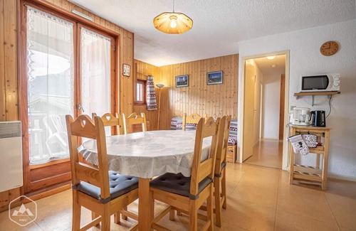 Aussois Apartment | 150m from ski slopes, floor -1, balcony, tv, ski locker, 40m², Aussois
