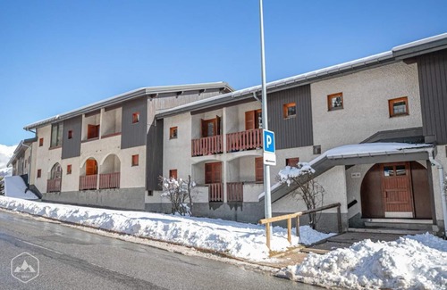 Aussois Apartment | 150m from ski slopes, floor -1, balcony, tv, ski locker, 40m², Aussois